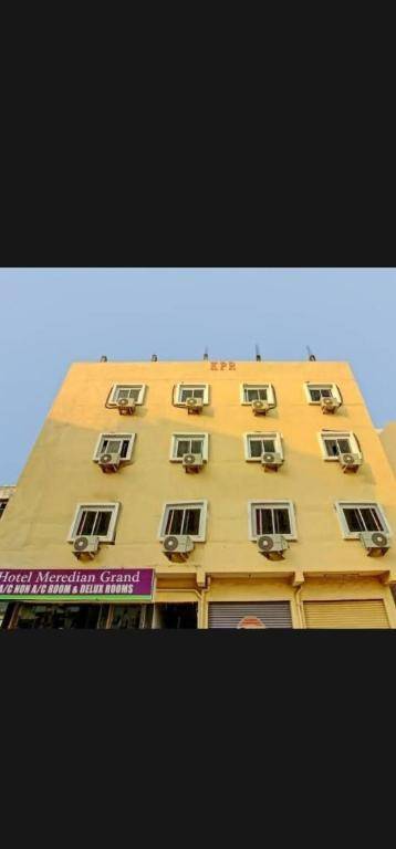 OYO 83571 Hotel Meredian Grand