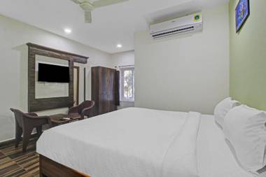 OYO Flagship 84999 Hotel Sks Grand Luxury Rooms