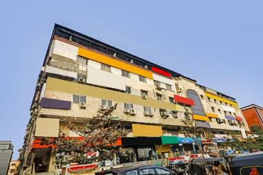 OYO Flagship 85603 Kphb Metro Station