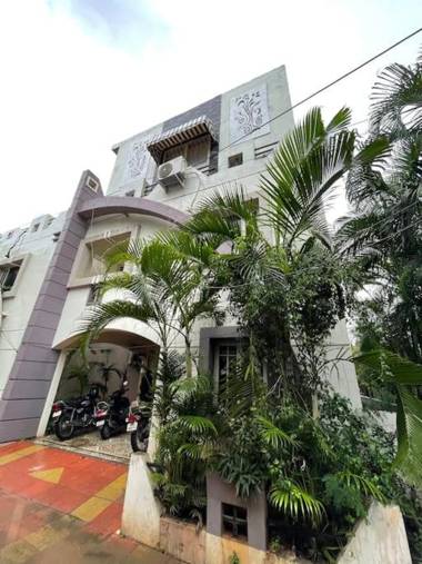 CHARTER STAYS - Duplex cheerful Villa with 2BHK in posh locality.