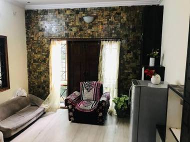 CHARTER STAYS - Duplex cheerful Villa with 2BHK in posh locality.