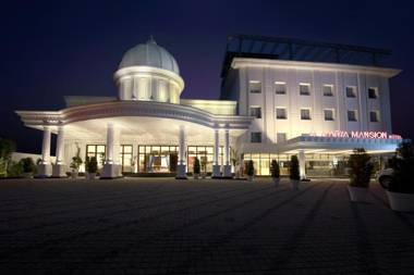 AARYA MANSION Vaccinated Staff