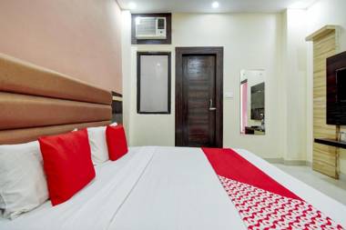 OYO 77293 Hotel Romsan