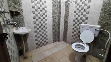 OYO HOME 90869 The Peninsula Kankhal