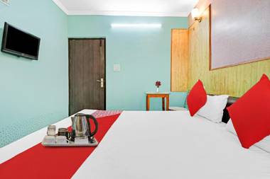 OYO 90120 Hotel Shaurya