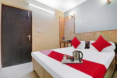 OYO 90120 Hotel Shaurya