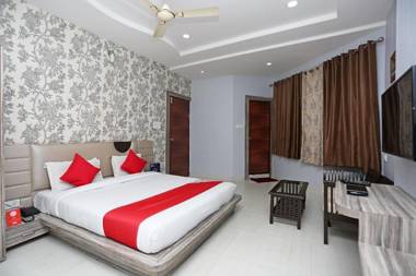 Capital O 8194 The Golden Ville