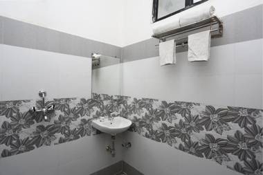 Capital O 8194 The Golden Ville