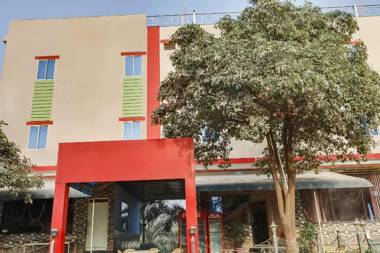 OYO 49839 Prince Mama