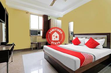 OYO 82518 Hotel Royal In