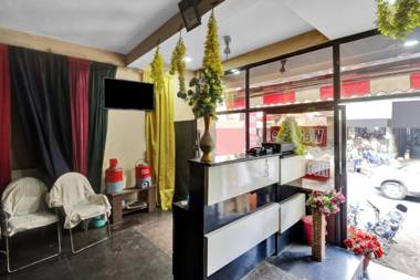 OYO 82518 Hotel Royal In