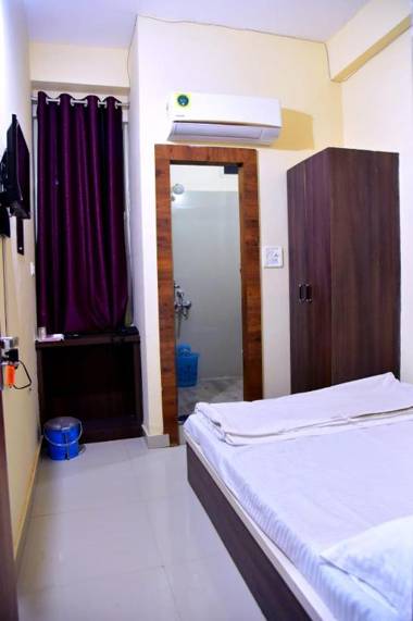 Hotel Shyla International By WB Inn