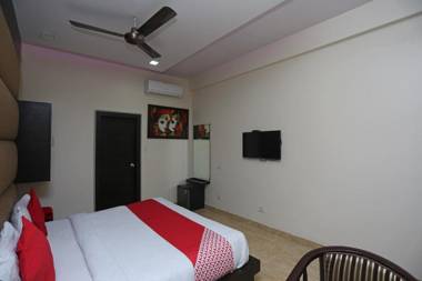 OYO 27864 Hotel Samrat