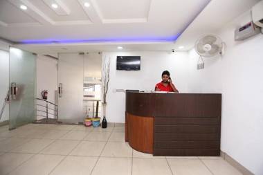 OYO 15674 Mahak Residency