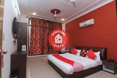 OYO 18557 The Chef Guest House