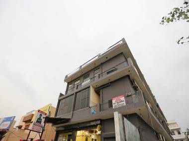 OYO 37096 A2k Residency