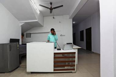 OYO 36700 Moonlight Residency