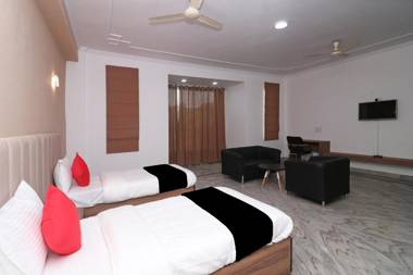 Capital O 29330 Esscon House