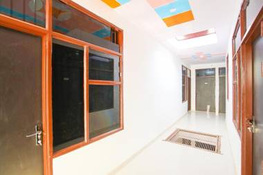 OYO 62980 Shiva Residency