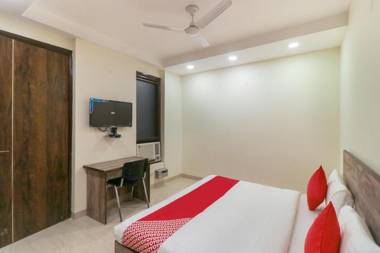 Oyo flagship 23252 Near Artemis Hospital