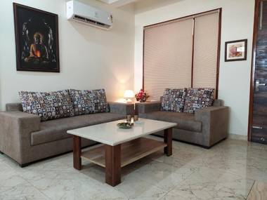Hostie Eva Dreams - 2 BHK Apt near Artemis Medanta Fortis
