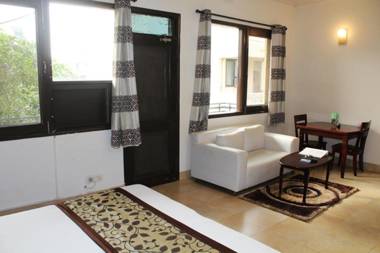 Studio Serviced Apartments near Fortis Hospital