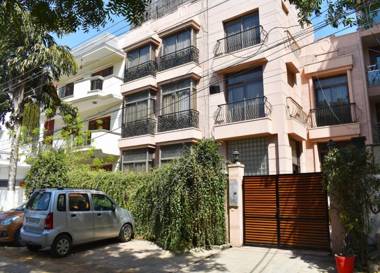 1BHK Serviced Apartments near Artemis Hospital