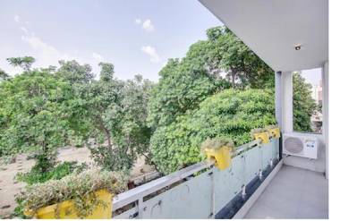 NUAB House - Near Fortis MAX MEDANTA Paras Hospitals and HUDA Metro