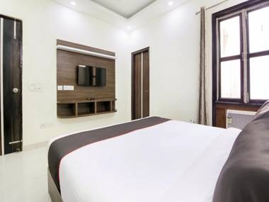 Collection O 74733 Grewal Residency