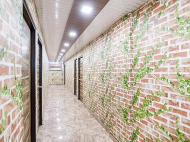 OYO 75126 Crystal Palace