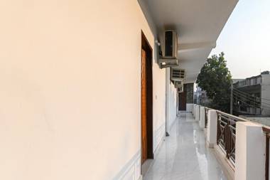 OYO 77500 Hotel Ballantine