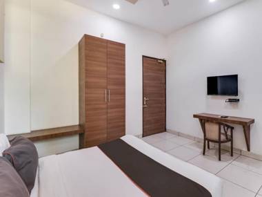 Oyo 79127 Collection O Green plaza