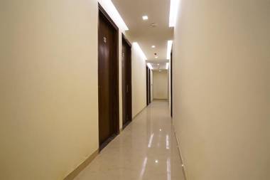 OYO 79902 Flagship Hotel Olive Saffron