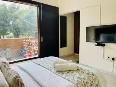 BluO Studio DLF Golf Course Road - Balcony Lift