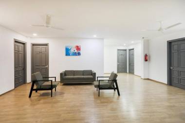 OYO Townhouse 81710 Aone