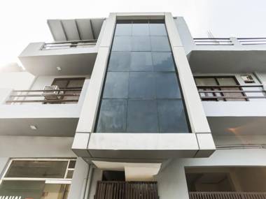 OYO 85147 Royal Residency