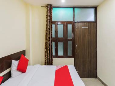 OYO 85147 Royal Residency