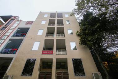 OYO 85695 Royal Hotel