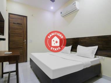 OYO 85695 Royal Hotel