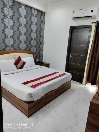 Collection O 87877 Prince Palace