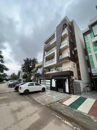 Lime Tree Three Bhk Serviced Apartment Golf Course Extension Near Hong Kong Bazaar