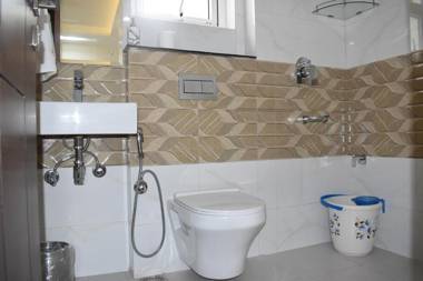 Lime Tree Three Bhk Serviced Apartment Golf Course Extension Near Hong Kong Bazaar