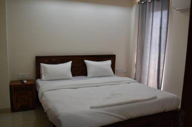 Lime Tree Three Bhk Serviced Apartment Golf Course Extension Near Hong Kong Bazaar