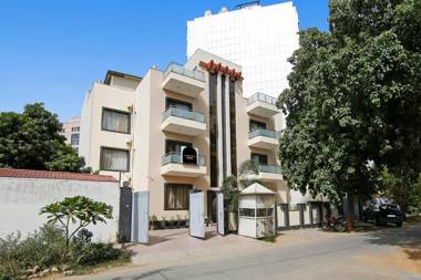 Townhouse OAK Birdhouse Residency