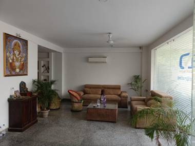 Hotel Royal Burj By WB Inn