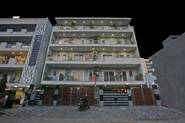 OYO TOWNHOUSE 1101 Birdhouse