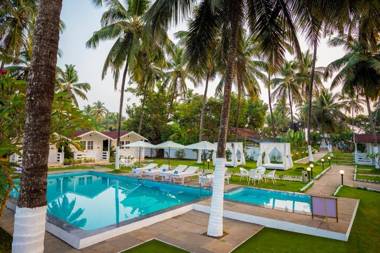 Stone Wood Village Resort Morjim Beach