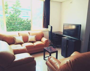 Spacious 1 bedroom loft with free private parking