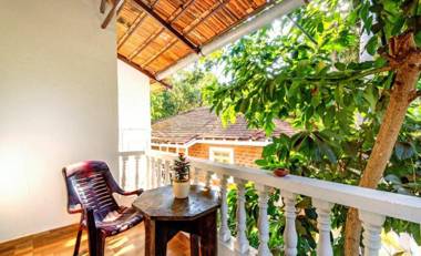 Lavish Studio with a pool near Candolim Beach