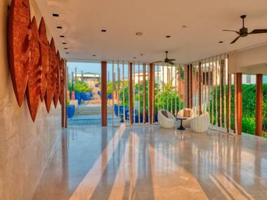 Azaya Pool Suites - A Beach Hotel